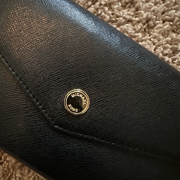 Michael Kors small cross body purse - Picture 3 of 8